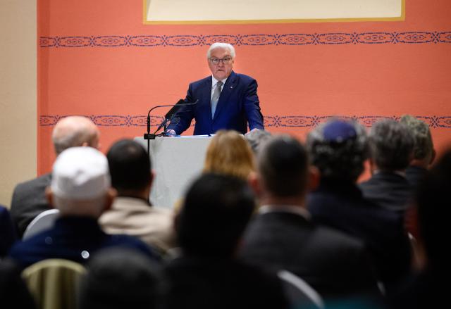 12 March 2025, Berlin: German President Frank-Walter Steinmeier speaks at an interfaith fast-breaking ceremony in the Wilmersdorf mosque during the month of Ramadan. Photo: Bernd von Jutrczenka/dpa-Pool/dpa