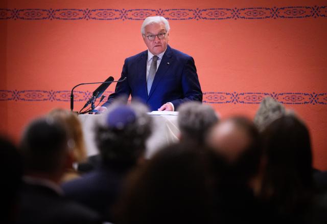 12 March 2025, Berlin: German President Frank-Walter Steinmeier speaks at an interfaith fast-breaking ceremony in the Wilmersdorf mosque during the month of Ramadan. Photo: Bernd von Jutrczenka/dpa-Pool/dpa