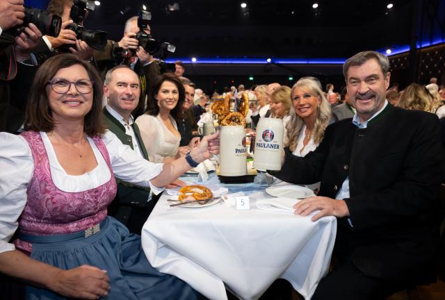 12 March 2025, Bavaria, Munich: Markus Soeder (r), Minister President of Bavaria, his wife Karin (2-r), Ilse Aigner (L), President of the Bavarian State Parliament, and Hubert Aiwanger (Freie Waehler, 2nd from right), Bavarian Minister of Economic Affairs, take part in the tapping of the strong beer at Nockherberg. The strong beer season in Bavaria is traditionally opened with the traditional mocking, the "Derblecken" of politicians at Munich's Nockherberg. Photo: Sven Hoppe/dpa