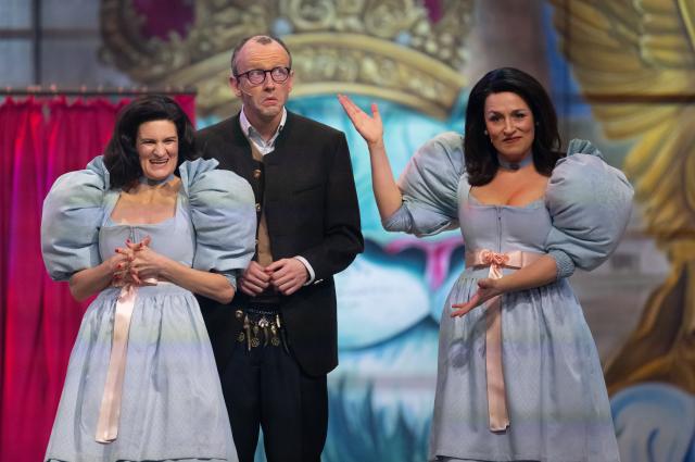 12 March 2025, Bavaria, Munich: Eli Wasserscheid (l-r, as deputy chairwoman of the CDU/CSU parliamentary group Baer), David Zimmerschied (as Friedrich Merz
) and Judith Toth (as Bavarian Agriculture Minister Kaniber) perform at the "Starkbieranstich" at Nockherberg. The strong beer season in Bavaria is traditionally opened with the traditional mocking, the "Derblecken" of politicians at Munich's Nockherberg. Photo: Sven Hoppe/dpa