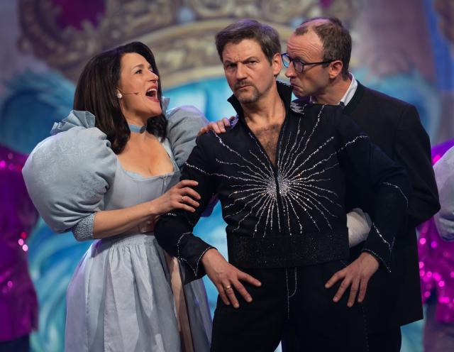 12 March 2025, Bavaria, Munich: Judith Toth (l-r, as Bavarian Minister of Agriculture Kaniber), Thomas Unger (as Bavarian Prime Minister Soeder) and David Zimmerschied (as CDU chancellor candidate Merz) perform at the "Starkbieranstich" at the Nockherberg. The strong beer season in Bavaria is traditionally opened with the traditional mocking, the "Derblecken" of politicians at Munich's Nockherberg. Photo: Sven Hoppe/dpa