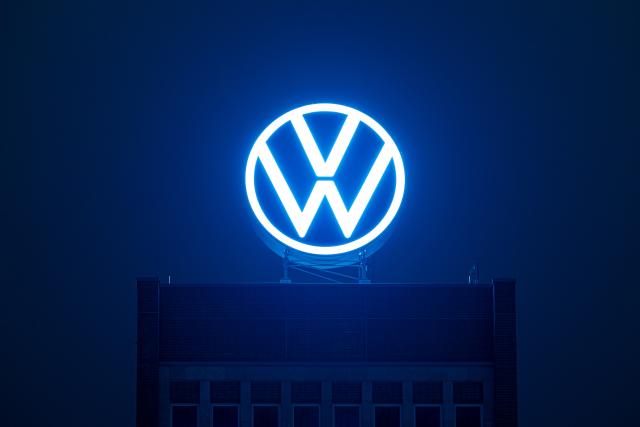 FILED - 05 February 2025, Lower Saxony, Wolfsburg: The Volkswagen logo is seen on the roof of the VW brand tower in Wolfsburg. Photo: Moritz Frankenberg/dpa