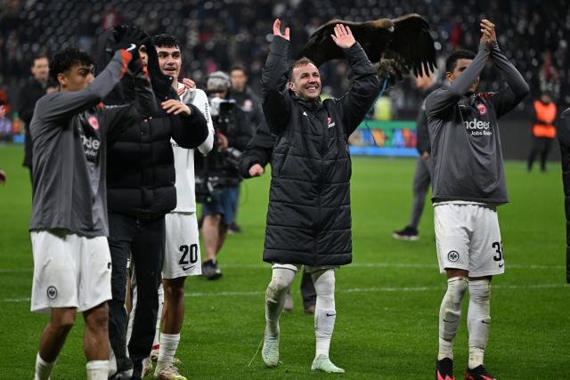 13 March 2025, Hesse, Frankfurt/M.: Frankfurt's Mario Goetze cheers with the fans after the UEFA Europa League soccer match between Eintracht Frankfurt and Ajax Amsterdam at Deutsche Bank Park. Photo: Arne Dedert/dpa