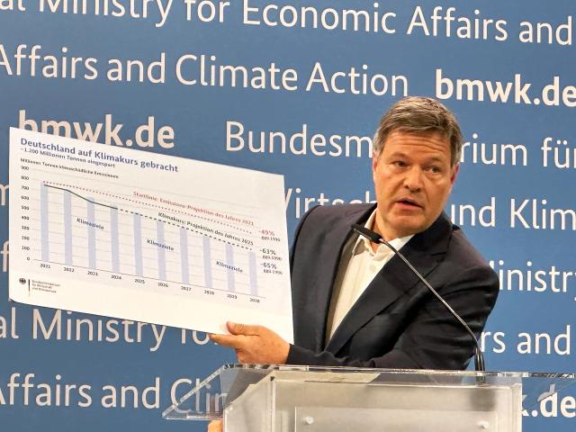 14 March 2025, Berlin: German Minister for Economic Affairs and Climate Protection Robert Habeck presents statistics on Germany's 2030 climate targets during a press conference, stating that the country is on track to meet its goals. Photo: Andreas Hoenig/dpa