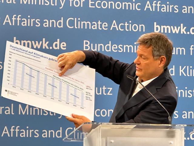 14 March 2025, Berlin: German Minister for Economic Affairs and Climate Protection Robert Habeck presents statistics on Germany's 2030 climate targets during a press conference, stating that the country is on track to meet its goals. Photo: Andreas Hoenig/dpa