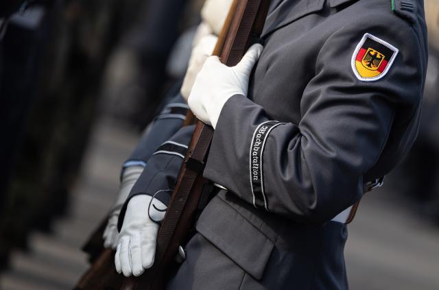 14 March 2025, Berlin: A soldier from the Guard Battalion holds a rifle during the event as the army establishes a new homeland security division as its fourth major unit. Photo: Hannes P. Albert/dpa