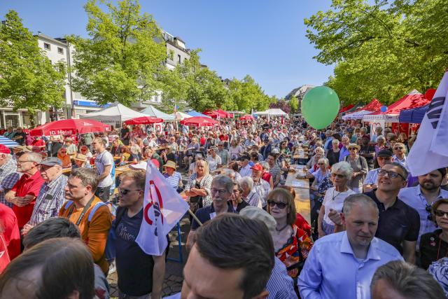 01 May 2025, North Rhine-Westphalia, Siegburg: People take part in the May Day demonstration of the German Trade Union Confederation (DGB), on the occasion of the International Labour Day. Photo: Christoph Reichwein/dpa