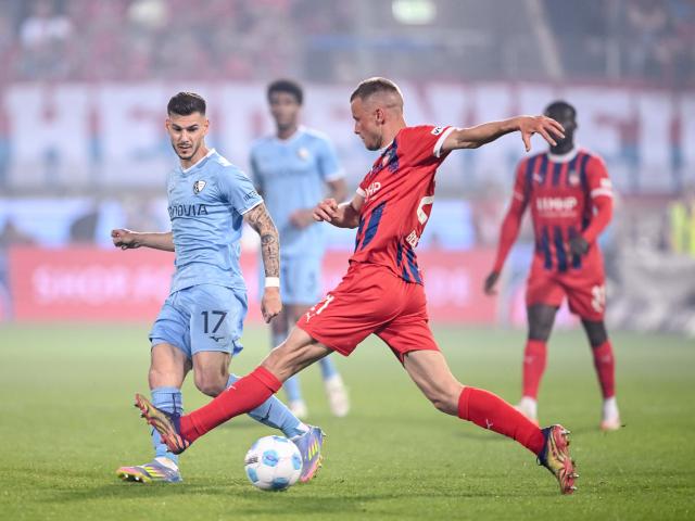 02 May 2025, Baden-Württemberg, Heidenheim: Bochum's Tom Krauss (l) in action against Heidenheim's Adrian Beck (r) during the German Bundesliga soccer match between FC Heidenheim and VfL Bochum at Voith-Arena. Photo: Harry Langer/dpa - IMPORTANT NOTE: In accordance with the regulations of the DFL German Football League and the DFB German Football Association, it is prohibited to utilize or have utilized photographs taken in the stadium and/or of the match in the form of sequential images and/or video-like photo series.