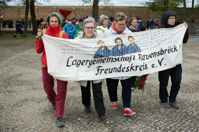 04 May 2025, Bavaria, Dachau: Ingelore Prochnow (2nd L), born in Ravensbrück concentration camp, takes part in a ceremony marking the 80th anniversary of the camp's liberation. Photo: Joerg Carstensen/dpa