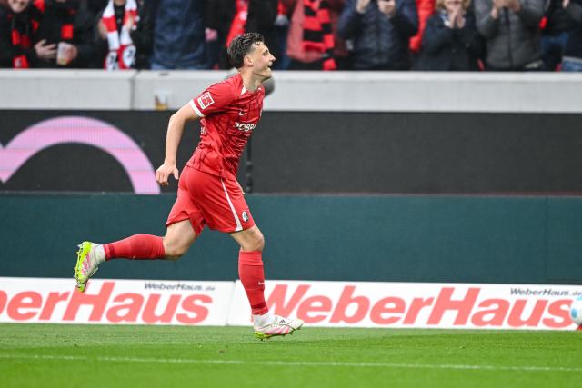 04 May 2025, Baden-Württemberg, Freiburg im Breisgau: Freiburg's Maximilian Eggestein celebrates scoring his side's first goal during the German Bundesliga soccer match between SC Freiburg and Bayer Leverkusen at Europa-Park Stadium. Photo: Harry Langer/dpa - IMPORTANT NOTICE: DFL and DFB regulations prohibit any use of photographs as image sequences and/or quasi-video.