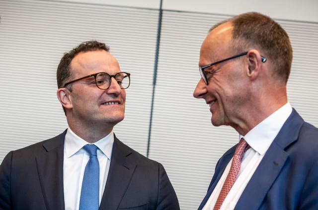 05 May 2025, Berlin: Jens Spahn (L), designated chairman of the parliamentary group of the Christian Democratic Union (CDU)/Christian Social Union (CSU), stands next to Friedrich Merz, CDU federal chairman, before the start of the CDU/CSU Union parliamentary group meeting in Berlin. Photo: Michael Kappeler/dpa