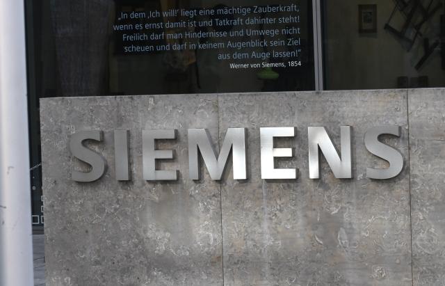 FILED - 18 March 2025, Bavaria, Munich: The lettering "Siemens" stands at the Siemens headquarters on Werner von Siemens Strasse. Photo: Felix Hörhager/dpa