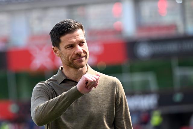 FILED - 26 April 2025, North Rhine-Westphalia, Leverkusen: Leverkusen coach Xabi Alonso stand on the pitch after the German Bundesliga soccer match between Bayer Leverkusen and FC Augsburg at BayArena. Bayer Leverkusen coach Xabi Alonso is set to succeed Carlo Ancelotti at Real Madrid, the Spanish newspaper Marca reported on Friday. Photo: Federico Gambarini/dpa - IMPORTANT NOTICE: DFL and DFB regulations prohibit any use of photographs as image sequences and/or quasi-video.