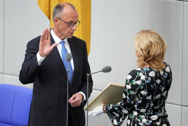 FILED - 06 May 2025, Berlin: The newly elected German Chancellor Friedrich Merz (L) takes the oath of office before Bundestag President Julia Kloeckner during the swearing-in ceremony in the Bundestag. Photo: Michael Kappeler/dpa