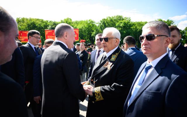 09 May 2025, Berlin: Sergei Netshaev, Russian Ambassador to Germany, lays a wreath at the Soviet Memorial in Tiergarten, which commemorates Soviet soldiers killed in World War II. May 9 is marked as Victory Day in Russia and several successor states. Photo: Bernd von Jutrczenka/dpa