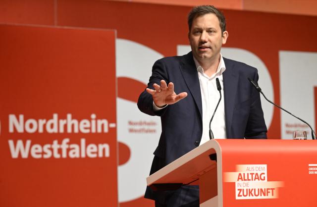 10 May 2025, North Rhine-Westphalia, Duisburg: Lars Klingbeil, SPD party chairman, speaks during the state party conference of the SPD in North Rhine-Westphal
ia in the Mercatorhalle. The delegates elect a new executive committee. Photo: Roberto Pfeil/dpa