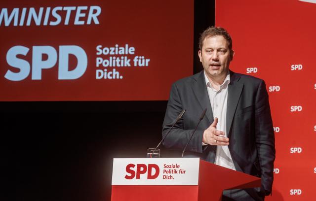 11 May 2025, Schleswig-Holstein, Husum: SPD party chairman Lars Klingbeil Social Democratic Party of Germany
(SPD) speaks at the Schleswig-Holstein SPD state party conference. Photo: Markus Scholz/dpa