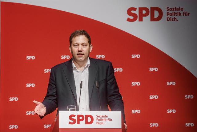 11 May 2025, Schleswig-Holstein, Husum: SPD party chairman Lars Klingbeil Social Democratic Party of Germany
(SPD) speaks at the Schleswig-Holstein SPD state party conference. Photo: Markus Scholz/dpa