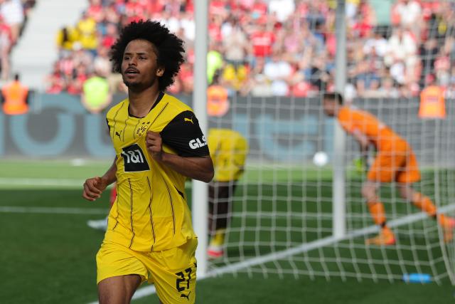 11 May 2025, North Rhine-Westphalia, Leverkusen: Dortmund's Karim Adeyemi celebrates scoring his side's third goal during the German Bundesliga soccer match between Bayer Leverkusen and Borussia Dortmund at BayArena. Photo: Rolf Vennenbernd/dpa - IMPORTANT NOTICE: DFL and DFB regulations prohibit any use of photographs as image sequences and/or quasi-video.