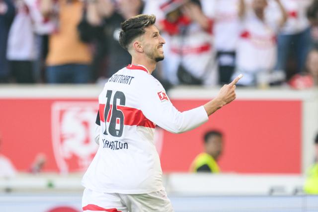 11 May 2025, Baden-Wuerttemberg, Stuttgart: Stuttgart's Atakan Karazor celebrates scoring his side's first goal during the German Bundesliga soccer match between VfB Stuttgart and FC Augsburg at MHPArena. Photo: Tom Weller/dpa - WICHTIGER HINWEIS: Gemäß den Vorgaben der DFL Deutsche Fußball Liga bzw. des DFB Deutscher Fußball-Bund ist es untersagt, in dem Stadion und/oder vom Spiel angefertigte Fotoaufnahmen in Form von Sequenzbildern und/oder videoähnlichen Fotostrecken zu verwerten bzw. verwerten zu lassen.