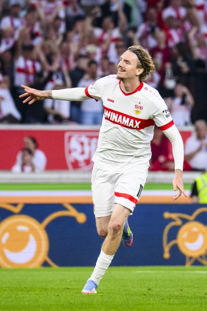 11 May 2025, Baden-Wuerttemberg, Stuttgart: Stuttgart's Nick Woltemade celebrates scoring his side's second goal during the German Bundesliga soccer match between VfB Stuttgart and FC Augsburg at MHPArena. Photo: Tom Weller/dpa - WICHTIGER HINWEIS: Gemäß den Vorgaben der DFL Deutsche Fußball Liga bzw. des DFB Deutscher Fußball-Bund ist es untersagt, in dem Stadion und/oder vom Spiel angefertigte Fotoaufnahmen in Form von Sequenzbildern und/oder videoähnlichen Fotostrecken zu verwerten bzw. verwerten zu lassen.