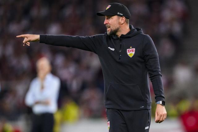11 May 2025, Baden-Wuerttemberg, Stuttgart: Stuttgart coach Sebastian Hoeness gestures on the sidelines during the German Bundesliga soccer match between VfB Stuttgart and FC Augsburg at MHPArena. Photo: Tom Weller/dpa - WICHTIGER HINWEIS: Gemäß den Vorgaben der DFL Deutsche Fußball Liga bzw. des DFB Deutscher Fußball-Bund ist es untersagt, in dem Stadion und/oder vom Spiel angefertigte Fotoaufnahmen in Form von Sequenzbildern und/oder videoähnlichen Fotostrecken zu verwerten bzw. verwerten zu lassen.