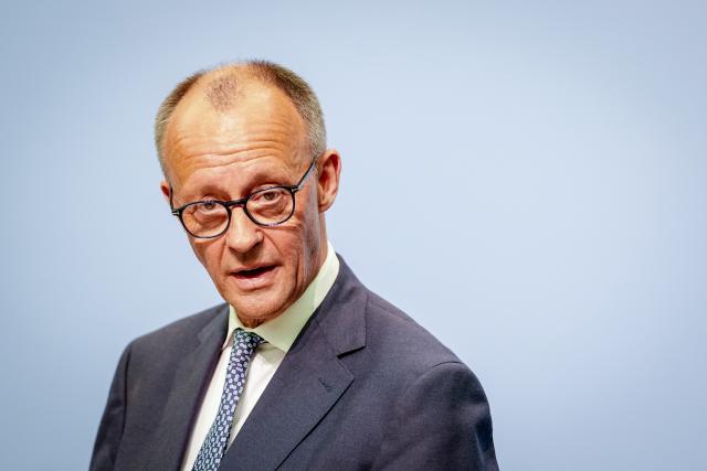 12 May 2025, Berlin: German Chancellor Friedrich Merz speaks to employees at the handover of office in the Federal Government Information Office. Photo: Kay Nietfeld/dpa