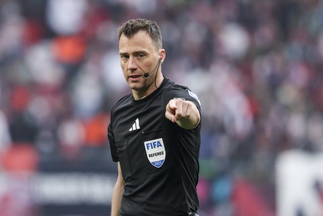 FILED - 03 May 2025, Saxony, Leipzig: German Referee Felix Zwayer in action during the German Bundesliga soccer match between RB Leipzig and Bayern Munich at Red Bull Arena. Photo: Jan Woitas/dpa