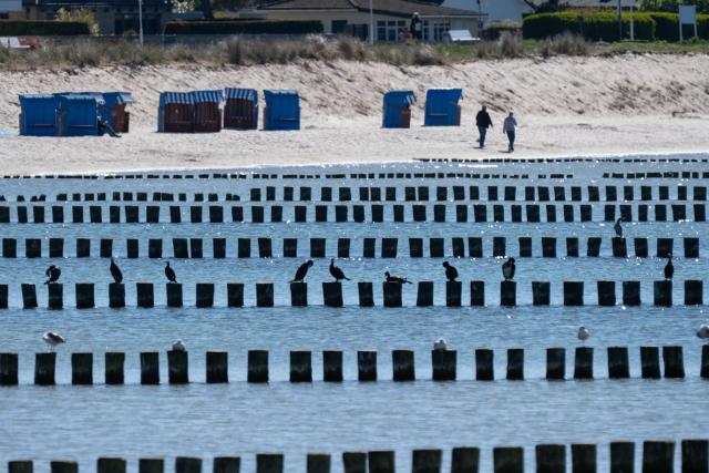 12 May 2025, Mecklenburg-Western Pomerania, Glowe: Beach chairs stand on the beach of the seaside resort on the island of Ruegen during a sunny weather. Photo: Stefan Sauer/dpa