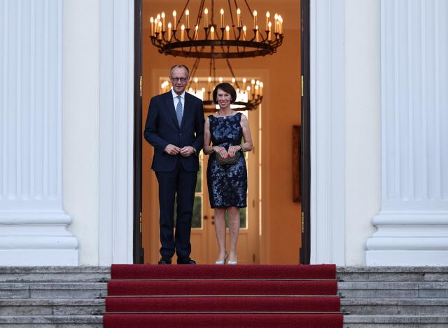12 May 2025, Berlin: Germany Chancellor Friedrich Merz (L) and his wife Charlotte Merz arrive at Bellevue Palace for a dinner in honor of the Israel's President and his wife. Photo: Hannes P. Albert/dpa