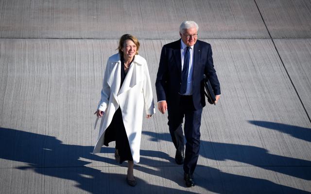 13 May 2025, Brandenburg, Schoenefeld: German President Frank-Walter Steinmeier and his wife Elke Buedenbender board a Bundeswehr air force aircraft at the military section of Berlin Brandenburg Airport to fly to Tel Aviv. Photo: Bernd von Jutrczenka/dpa