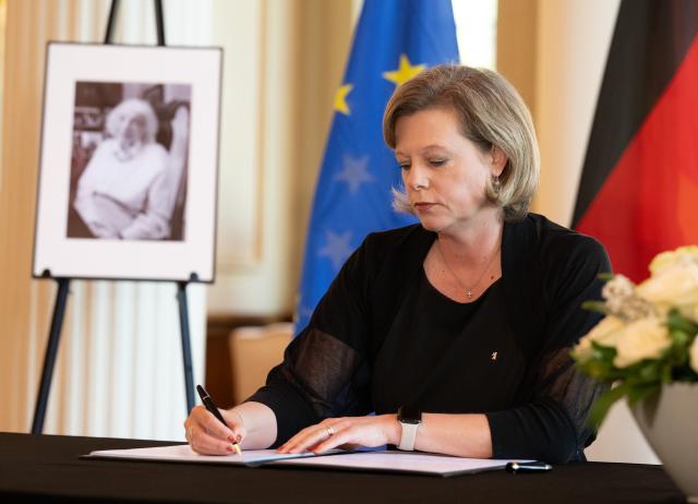 13 May 2025, Berlin: Cornelia Seibeld, President of the Berlin House of Representatives, signs the book of condolence that was placed in the Rotes Rathaus following the death of Berlin's honorary citizen and Holocaust witness Margot Friedlaender. Photo: Soeren Stache/dpa