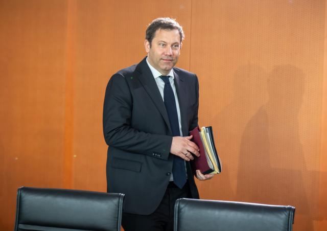 14 May 2025, Berlin: Lars Klingbeil German Minister of Finance, arrives at the start of the second meeting of the German Cabinet in the German Chancellery. Photo: Michael Kappeler/dpa