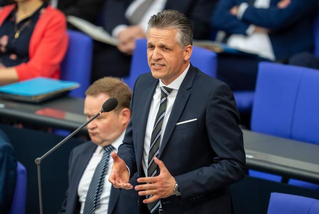 14 May 2025, Berlin: Thorsten Frei (R), Head of the German Chancellery and Minister for Special Tasks, speaks during the government questioning in the plenary session of the Bundestag. Photo: Michael Kappeler/dpa