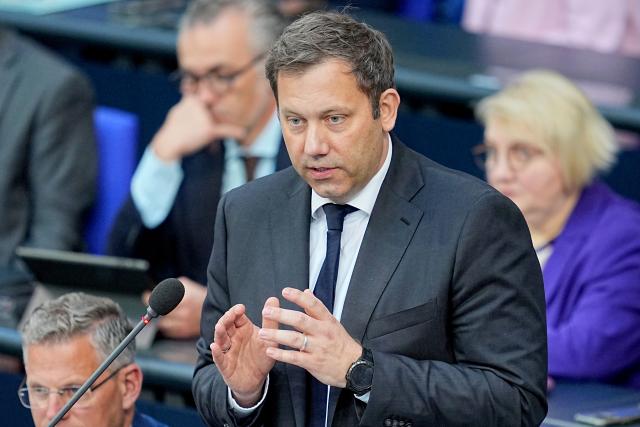 14 May 2025, Berlin: Lars Klingbeil (R), German Finance Minister, speaks during the government questioning in the plenary session of the Bundestag. Photo: Michael Kappeler/dpa