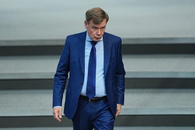 14 May 2025, Berlin: Johann Wadephul, German Foreign Minister, enters the plenary of the German Bundestag during the government questioning. Photo: Michael Kappeler/dpa