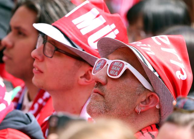 18 May 2025, Bavaria, Munich: A fan of FC Bayern Munich wears glasses with the inscription "Mia San Mia" during the championship celebrations of Bayern Munich. Photo: Karl-Josef Hildenbrand/dpa