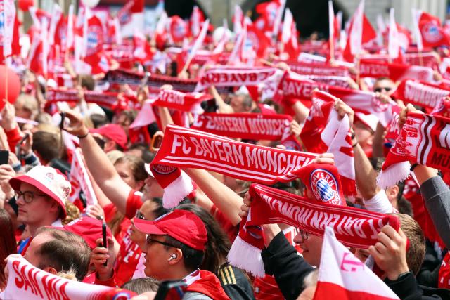 18 May 2025, Bavaria, Munich: FC Bayern Munich fans gather at Marienplatz during the championship celebrations of Bayern Munich. Photo: Karl-Josef Hildenbrand/dpa