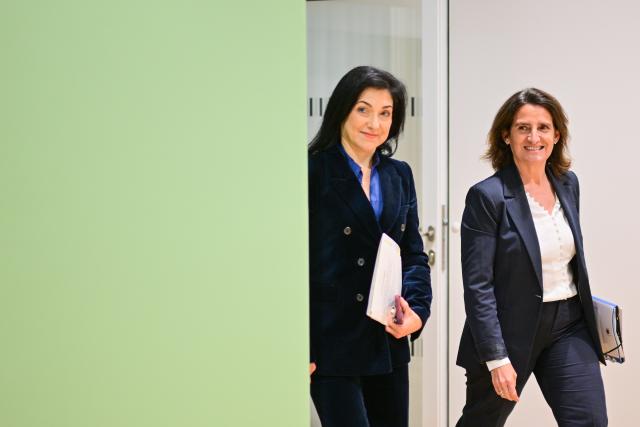 19 May 2025, Berlin: Teresa Ribera (R), Commissioner for Competition of the European Union, and Katherina Reiche, German Minister for Economic Affairs and Energy, arrive to deliver a joint press statement. Photo: Sebastian Christoph Gollnow/dpa