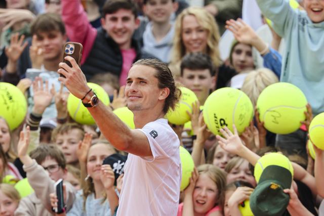 19 May 2025, Hamburg: German tennis player Alexander Zverev takes a photo with fans after his men's singles round of 32 tennis match against the United States' Aleksandar Kovacevic at the Hamburg European Open. Photo: Frank Molter/dpa