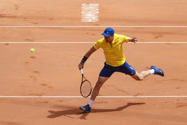 21 May 2025, Hamburg: Spanish tennis player Roberto Bautista Agut in action against US' Frances Tiafoe during their men's singles round of 16 tennis match of the Hamburg European Open. Photo: Frank Molter/dpa