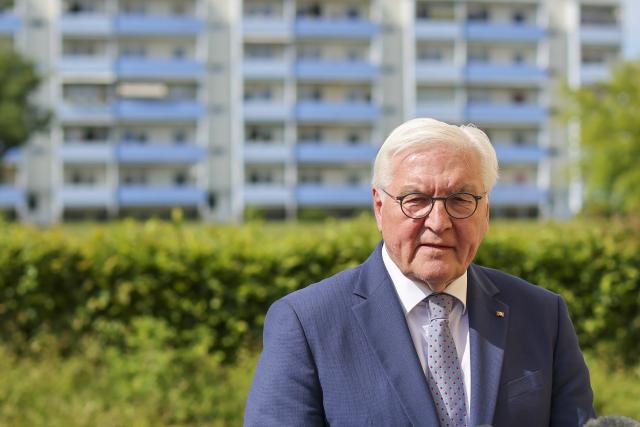 21 May 2025, Saxony, Delitzsch: German President Frank-Walter Steinmeier talks about his "controversial coffee table" against the backdrop of a new GDR building block. As part of his "Local Time Germany" series, the Federal President is moving his official residence to Saxony for three days. Photo: Jan Woitas/dpa