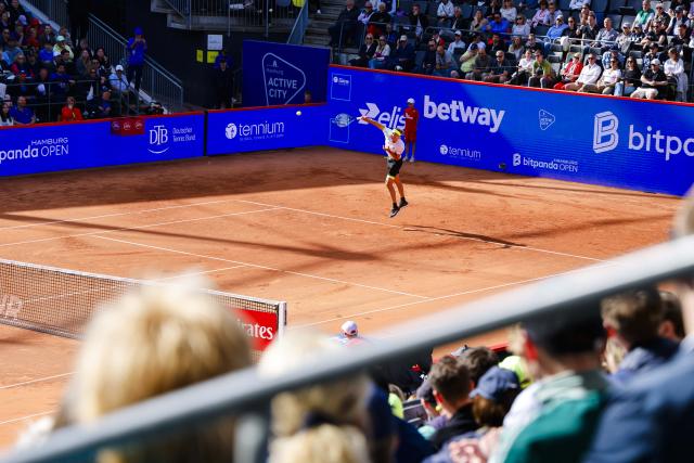 21 May 2025, Hamburg: German tennis player Alexander Zverev in action against France's Alexandre Mueller during their men's singles round of 16 tennis match of the Hamburg European Open tennis tournament. Photo: Frank Molter/dpa
