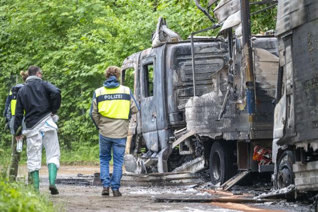 FILED - 22 May 2025, Bavaria, Munich: Police vehicles are parked on the premises after a suspected arson attack on the police equestrian unit. An arson attack is suspected to have been carried out on the police station of the equestrian squadron in Munich. According to the police, six vehicles were damaged, four of which were totaled by the fire. Photo: Peter Kneffel/dpa