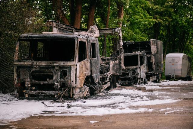 22 May 2025, Bavaria, Munich: Burnt-out vehicles after a fire on the grounds of the police riding unit in Munich Trudering. Millions have been damaged. Photo: Sebastian Pieknik/NEWS5/dpa