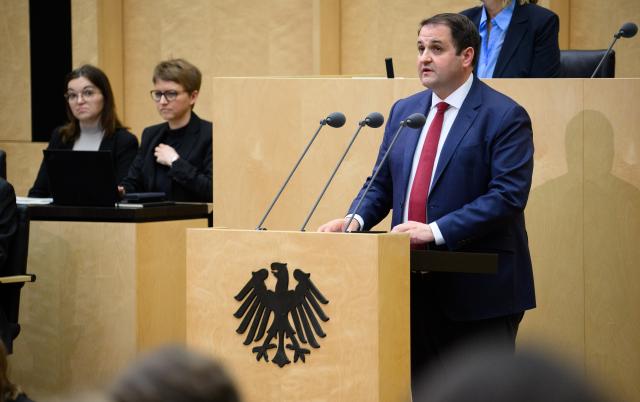 23 May 2025, Berlin: Nathanael Liminski, Minister for Federal and European Affairs, International Affairs and Media and Head of the State Chancellery of North Rhine-Westphalia speaks during the 1054th plenary session of the German Bundesrat. Photo: Bernd von Jutrczenka/dpa