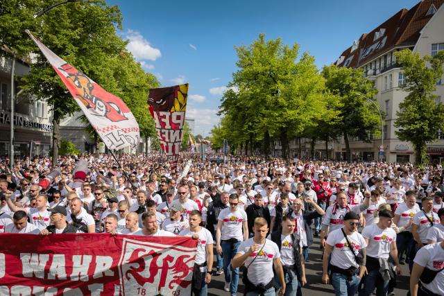 24 May 2025, Berlin: Stuttgart fans march from Theodor-Heuss-Platz to Olympischer Platz ahead of the German DFB Cup final soccer match against Arminia Bielefeld. Photo: Christoph Soeder/dpa