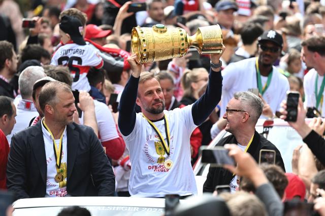 25 May 2025, Baden-Wuerttemberg, Stuttgart: (L-R) Stuttgart sports director Fabian Wohlgemuth, VfB coach Sebastian Hoeness and CEO of VfB Stuttgart Alexander Wehrle celebrate with the DFB Cup in a vehicle during the motorcade to Schlossplatz after winning the final aginst Arminia Bielefeld. Photo: Marijan Murat/dpa