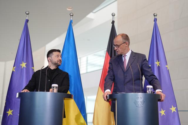 28 May 2025, Berlin: Ukraine's President Volodymyr Zelensky (L) and German Chancellor Friedrich Merz hold a joint press conference at the German Chancellery in Berlin. Photo: Kay Nietfeld/dpa