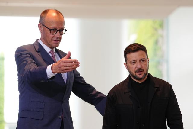 28 May 2025, Berlin: Ukraine's President Volodymyr Zelensky (R) and German Chancellor Friedrich Merz hold a joint press conference at the German Chancellery in Berlin. Photo: Kay Nietfeld/dpa